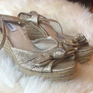 Gold sparkle open toe wedges 🤩✨Steve Madden